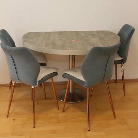 Downtown Bliss Modern Retreat With Free Parking And Fast Internet 600 Mbits Apartamento Viena Exterior foto