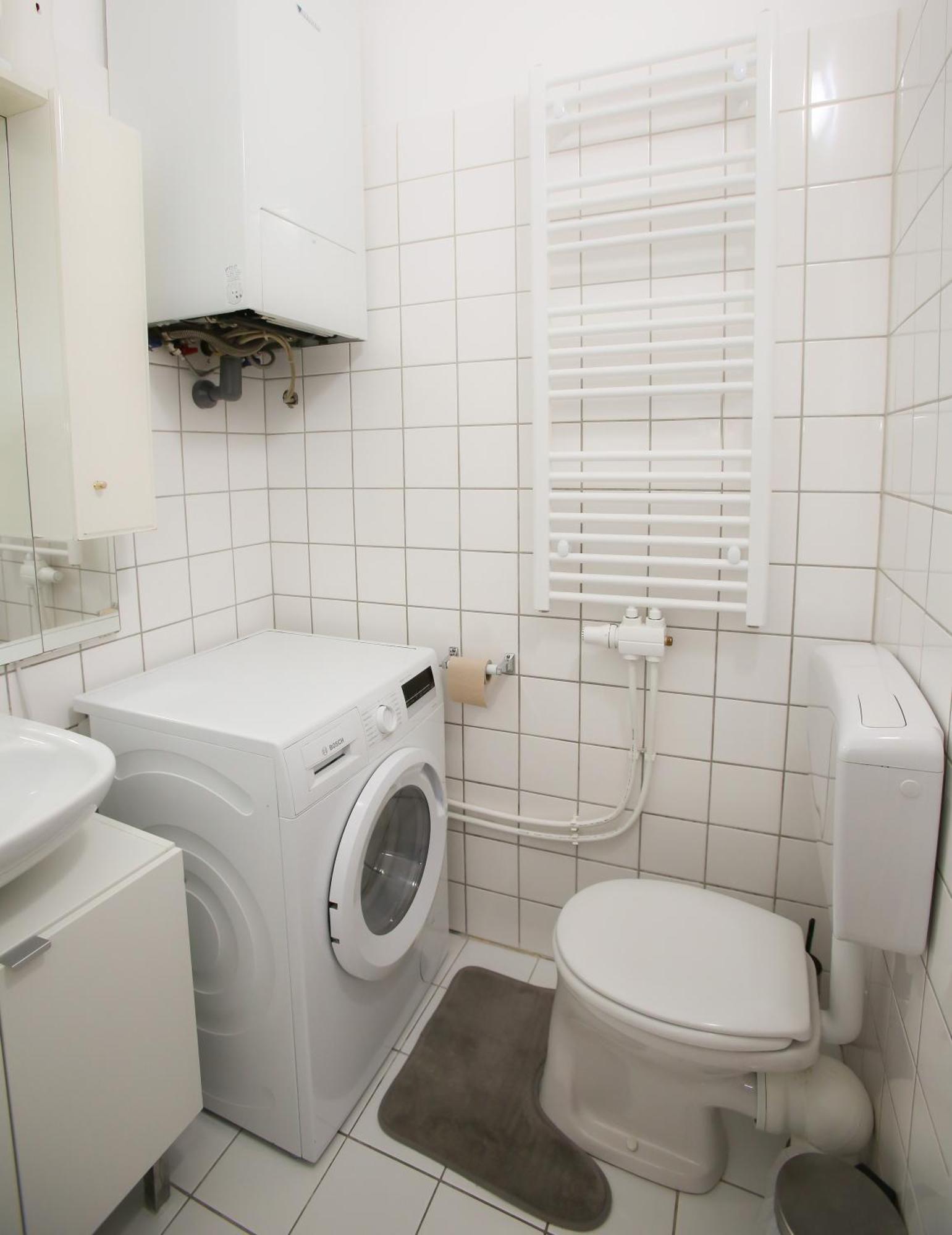 Downtown Bliss Modern Retreat With Free Parking And Fast Internet 600 Mbits Apartamento Viena Exterior foto