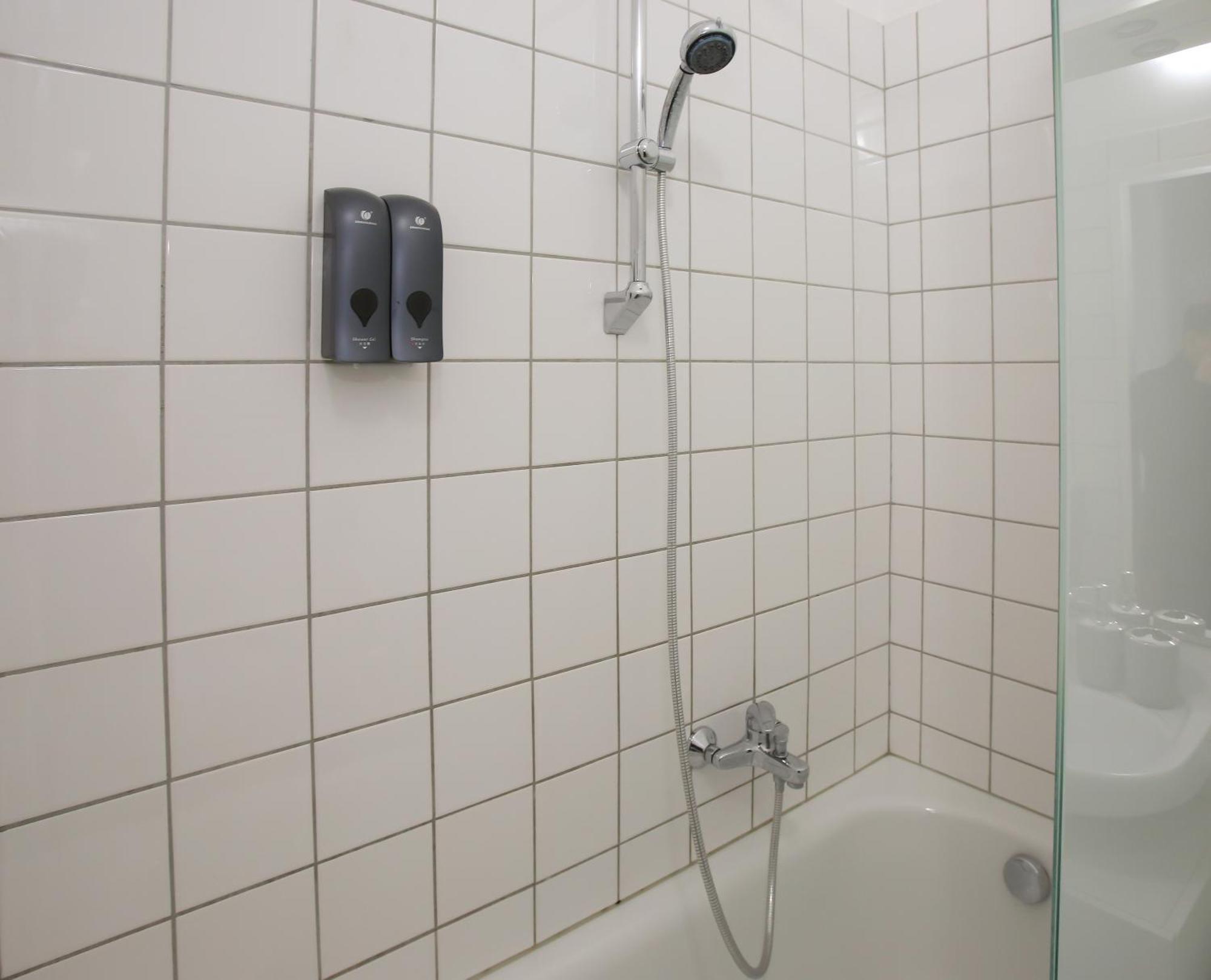 Downtown Bliss Modern Retreat With Free Parking And Fast Internet 600 Mbits Apartamento Viena Exterior foto