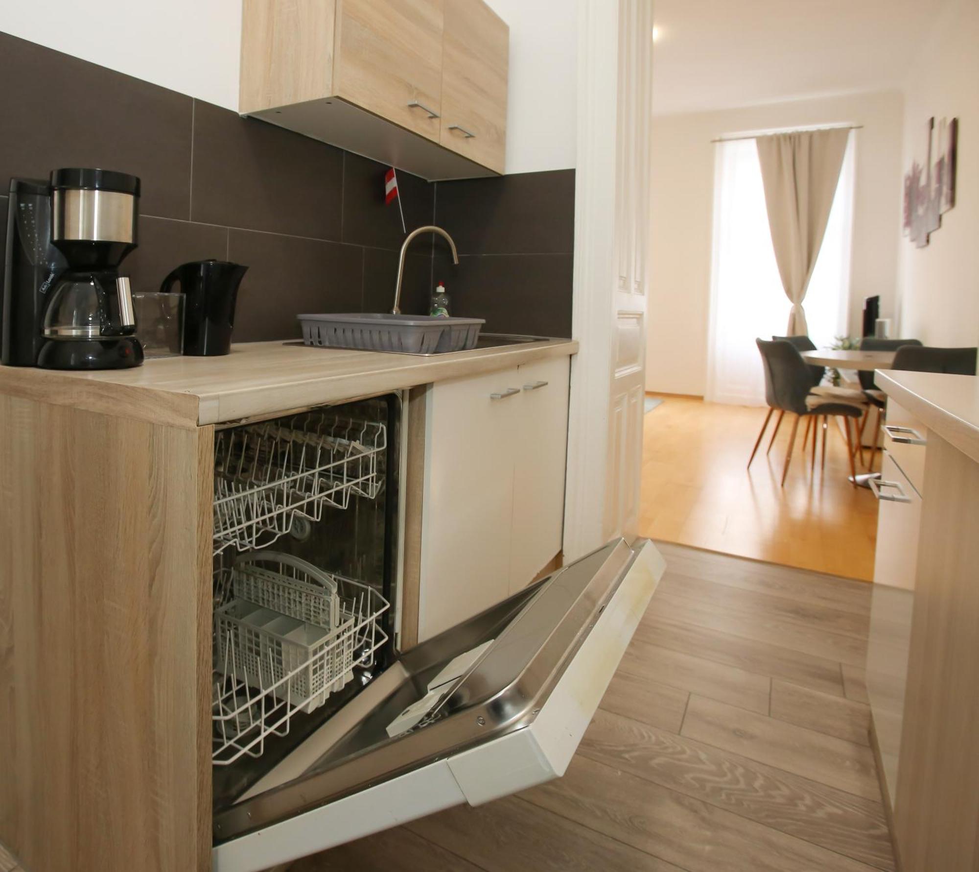 Downtown Bliss Modern Retreat With Free Parking And Fast Internet 600 Mbits Apartamento Viena Exterior foto